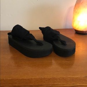 *on hold* Sanuk yoga mat platform sandal